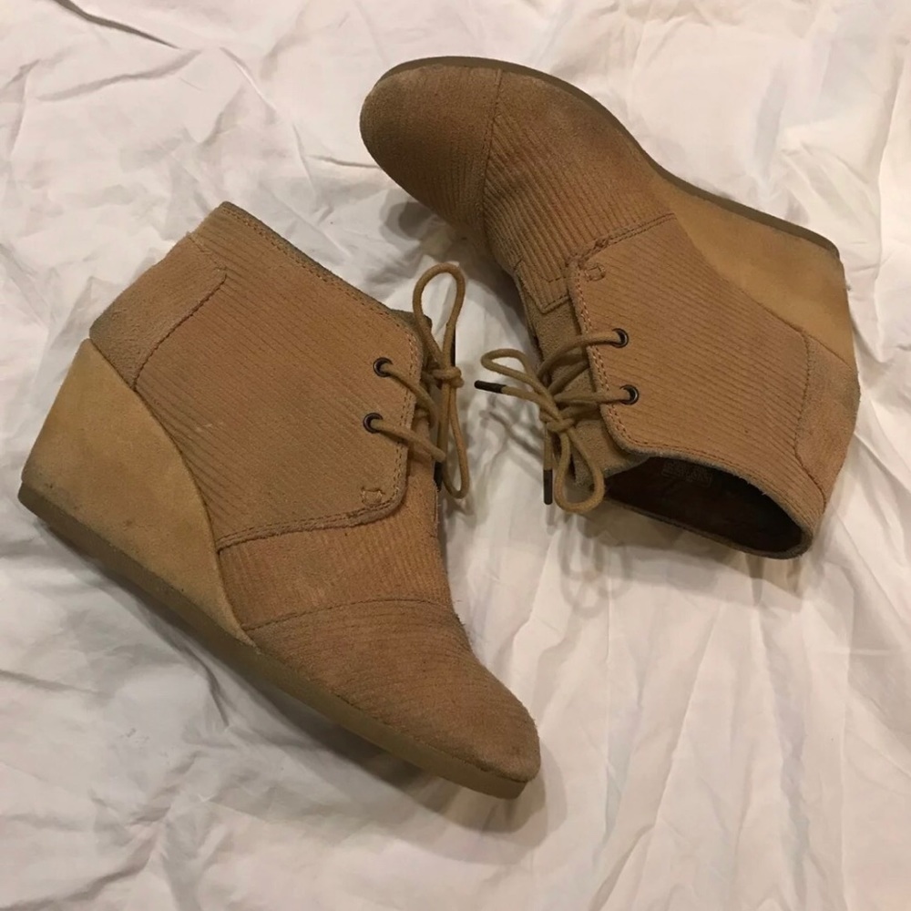 Toms wedged booties